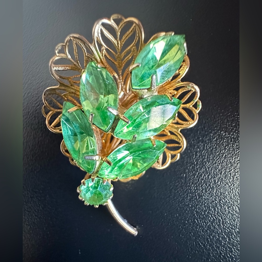 Vintage Floral 1960s Uranium Glass Gold Tone Filigree Brooch - Picture 2 of 6